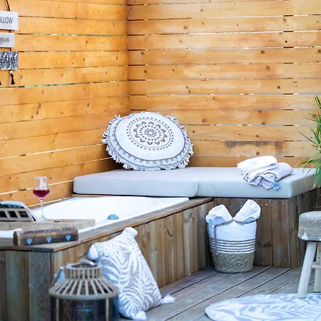 Elea Blu Pool & Garden アファンドウ